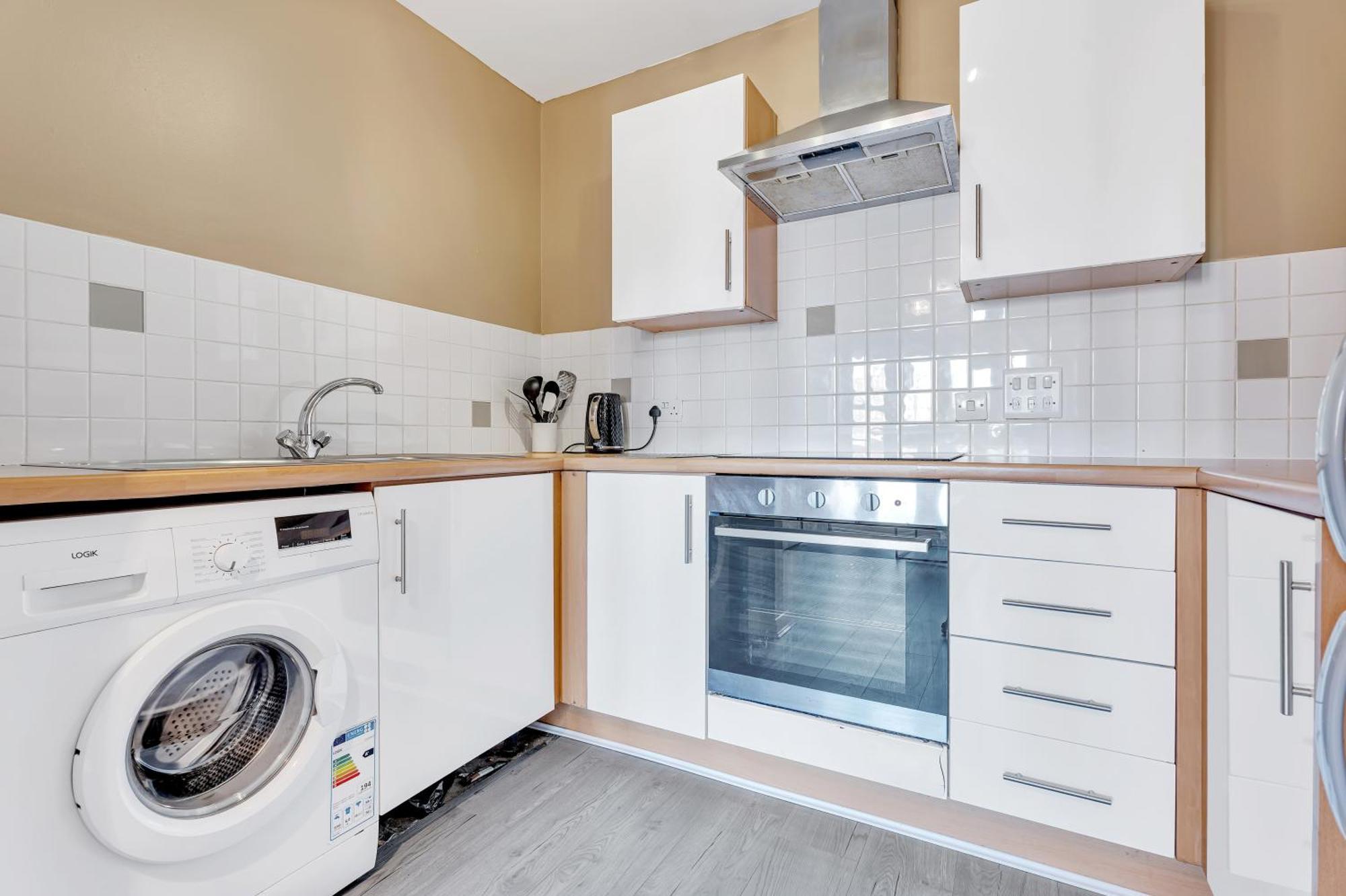 Cozy 2 Bedroom In Hever Hall