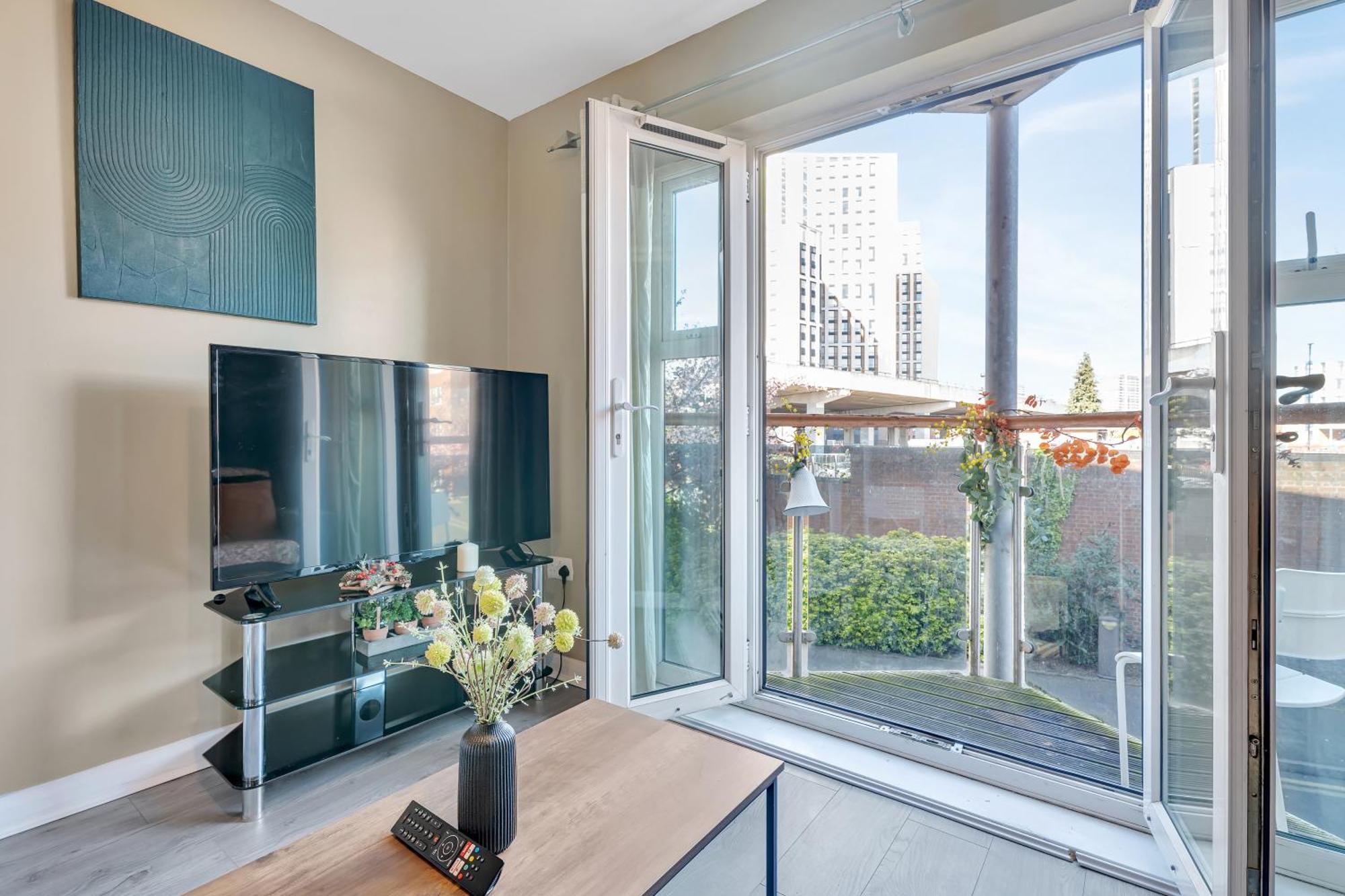 Cozy 2 Bedroom In Hever Hall